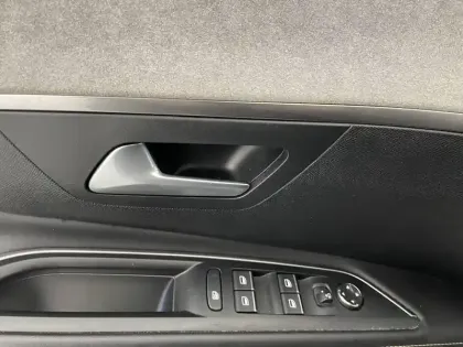 Photo 63 Peugeot 5008  PureTech 130ch S&S EAT8