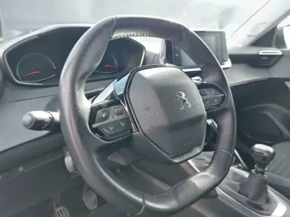 Photo 50 Peugeot 2008  PureTech 100 S&S BVM6