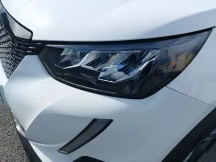 Photo 57 Peugeot 2008  PureTech 100 S&S BVM6