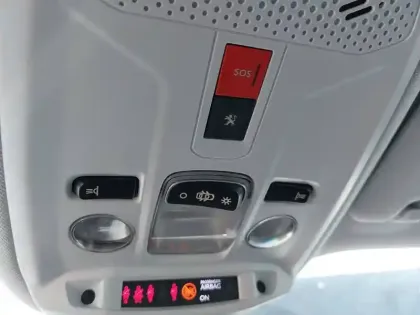 Photo 17 Peugeot 2008  PureTech 100 S&S BVM6