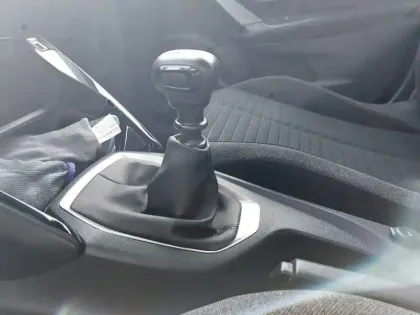 Photo 49 Peugeot 2008  PureTech 100 S&S BVM6