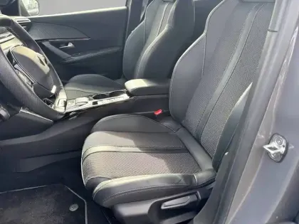 Photo 10 Peugeot 2008  BlueHDi 130 S&S EAT8