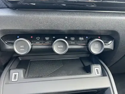 Photo 14 Citroën C4  Hybride 145 e-DCS6