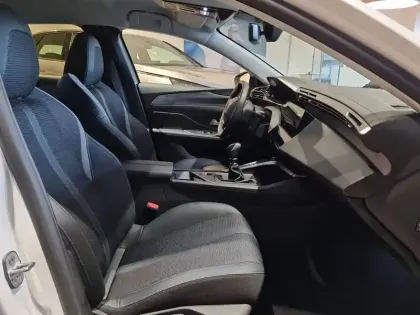 Photo 16 Peugeot 308  PureTech 130ch S&S BVM6