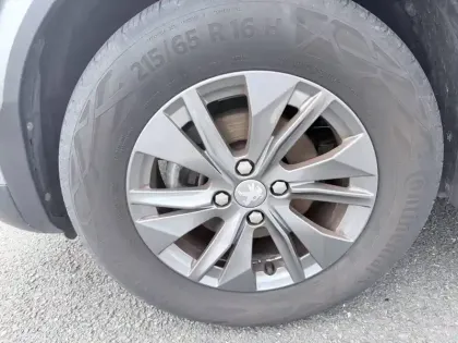 Photo 37 Peugeot 2008  PureTech 130 S&S EAT8