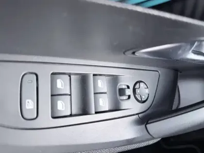 Photo 31 Peugeot 2008  PureTech 130 S&S EAT8