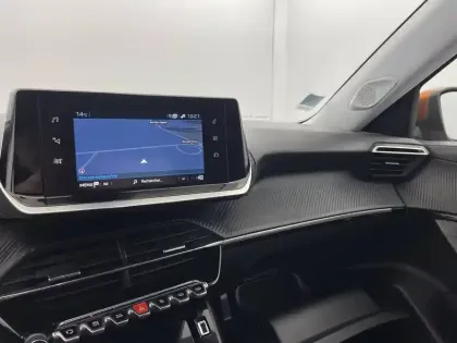 Photo 91 Peugeot 2008  PureTech 130 S&S BVM6