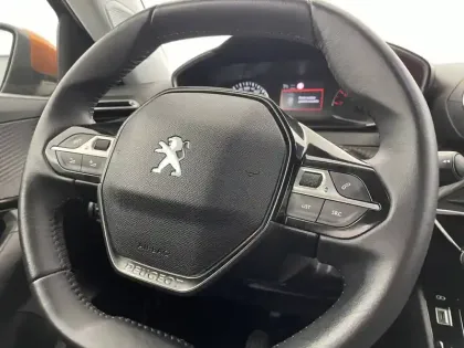 Photo 28 Peugeot 2008  PureTech 130 S&S BVM6