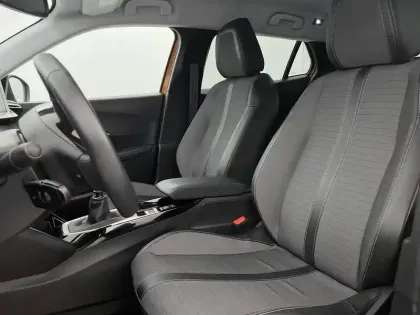 Photo 45 Peugeot 2008  PureTech 130 S&S BVM6