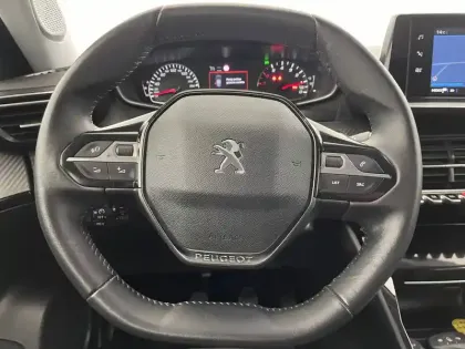 Photo 54 Peugeot 2008  PureTech 130 S&S BVM6