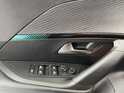 Photo 95 Peugeot 2008  PureTech 130 S&S BVM6