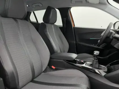 Photo 90 Peugeot 2008  PureTech 130 S&S BVM6