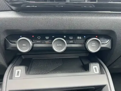 Photo 17 Citroën C4  Hybride 145 e-DCS6