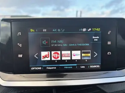 Photo 24 Peugeot 2008  Electrique 136 ch