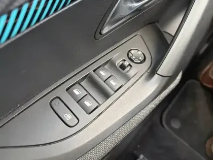 Photo 14 Peugeot 2008  Electrique 136 ch