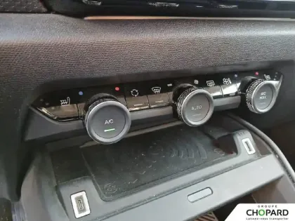 Photo 21 Citroën C4 e- 136 ch Automatique