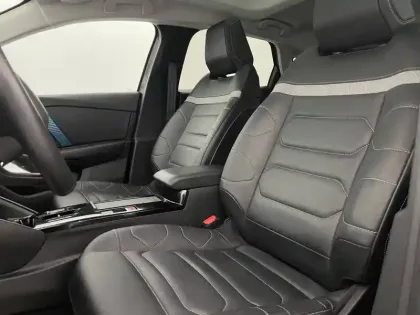 Photo 40 Citroën C4 e- 136 ch Automatique