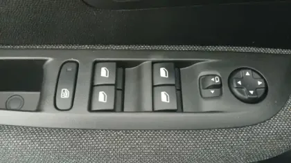 Photo 30 Peugeot 208 Gén. II Ph1 NG Style 5