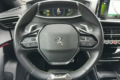 Photo 13 Peugeot 2008  PureTech 130 S&S EAT8