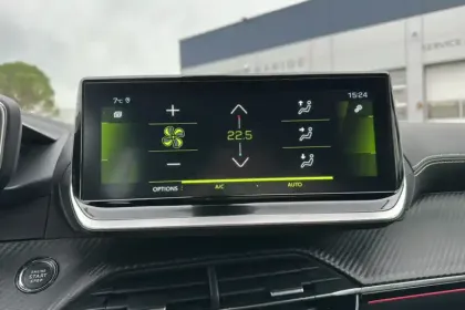 Photo 16 Peugeot 2008  PureTech 130 S&S EAT8