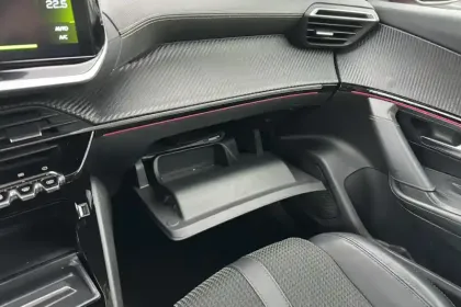 Photo 20 Peugeot 2008  PureTech 130 S&S EAT8