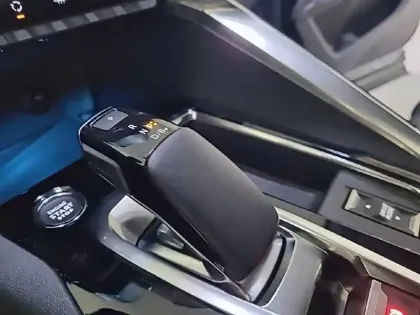 Photo 13 Peugeot 3008  Hybrid 225 e-EAT8