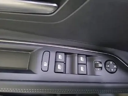 Photo 31 Peugeot 3008  Hybrid 225 e-EAT8