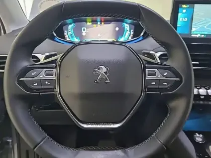 Photo 8 Peugeot 3008  Hybrid 225 e-EAT8