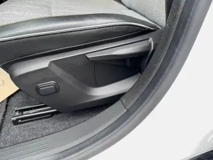 Photo 29 Renault Megane  E-Tech EV60 220 ch optimum charge