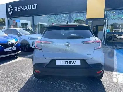 Photo 21 Renault Captur  E-Tech full hybrid 145 ch