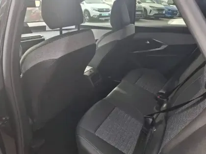 Photo 42 Peugeot 3008  Hybrid 136 e-DCS6