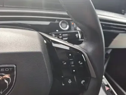 Photo 79 Peugeot 3008  Hybrid 136 e-DCS6