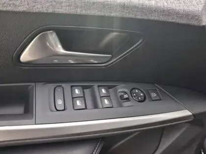 Photo 47 Peugeot 3008  Hybrid 136 e-DCS6