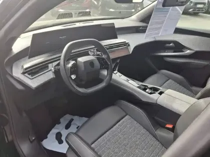 Photo 70 Peugeot 3008  Hybrid 136 e-DCS6