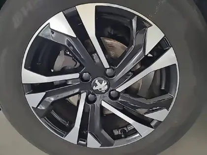 Photo 99 Peugeot 2008  PureTech 130 S&S BVM6