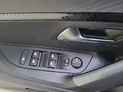 Photo 117 Peugeot 2008  PureTech 130 S&S BVM6