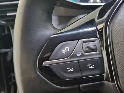 Photo 82 Peugeot 2008  PureTech 130 S&S BVM6