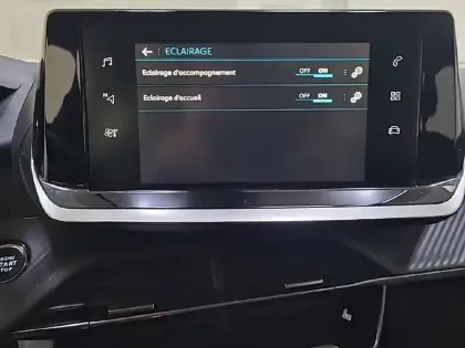 Photo 109 Peugeot 2008  PureTech 130 S&S BVM6