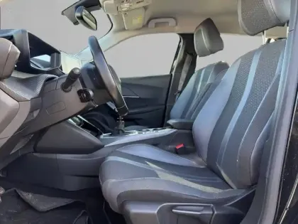 Photo 10 Peugeot 2008  PureTech 130 S&S BVM6