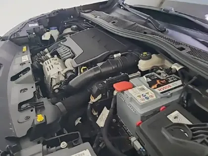 Photo 101 Peugeot 2008  PureTech 130 S&S BVM6