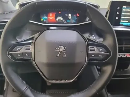 Photo 63 Peugeot 2008  PureTech 130 S&S BVM6