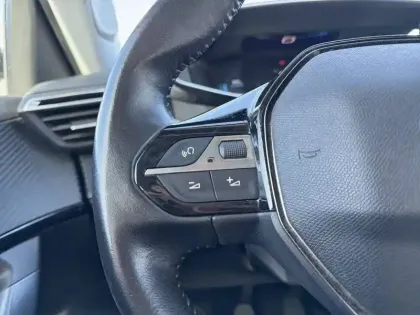 Photo 14 Peugeot 2008  PureTech 130 S&S BVM6