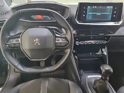 Photo 94 Peugeot 2008  PureTech 130 S&S BVM6