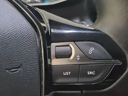 Photo 83 Peugeot 2008  PureTech 130 S&S BVM6