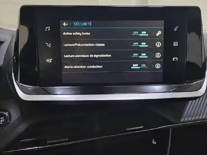 Photo 108 Peugeot 2008  PureTech 130 S&S BVM6