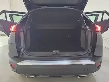 Photo 60 Peugeot 2008  PureTech 130 S&S BVM6