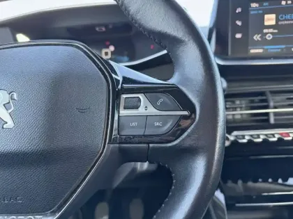 Photo 17 Peugeot 2008  PureTech 130 S&S BVM6