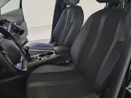 Photo 33 Peugeot 2008 Gén. II Ph1 Allure 5