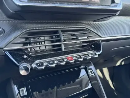 Photo 18 Peugeot 2008  PureTech 130 S&S BVM6