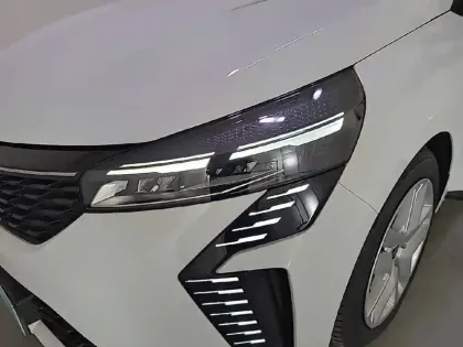 Photo 79 Renault Clio  E-Tech full hybrid 145